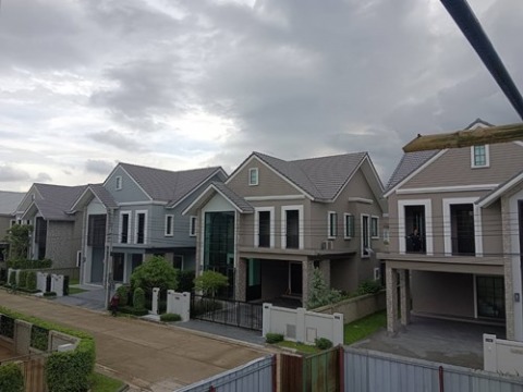 รับเหมาต่อเติมหลังคา บ้านโครงการ